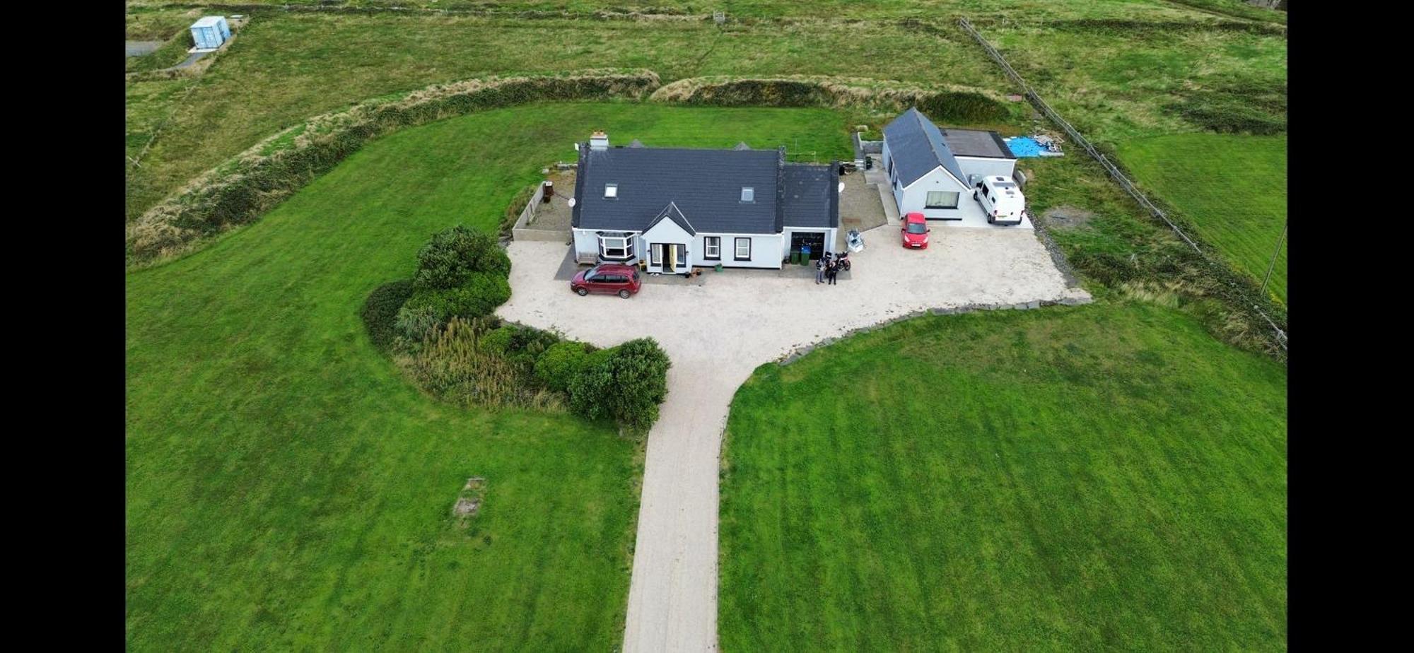 Cois Na Mara Bridges Of Ross V15 T677 Bed and Breakfast Kilbaha Exteriör bild